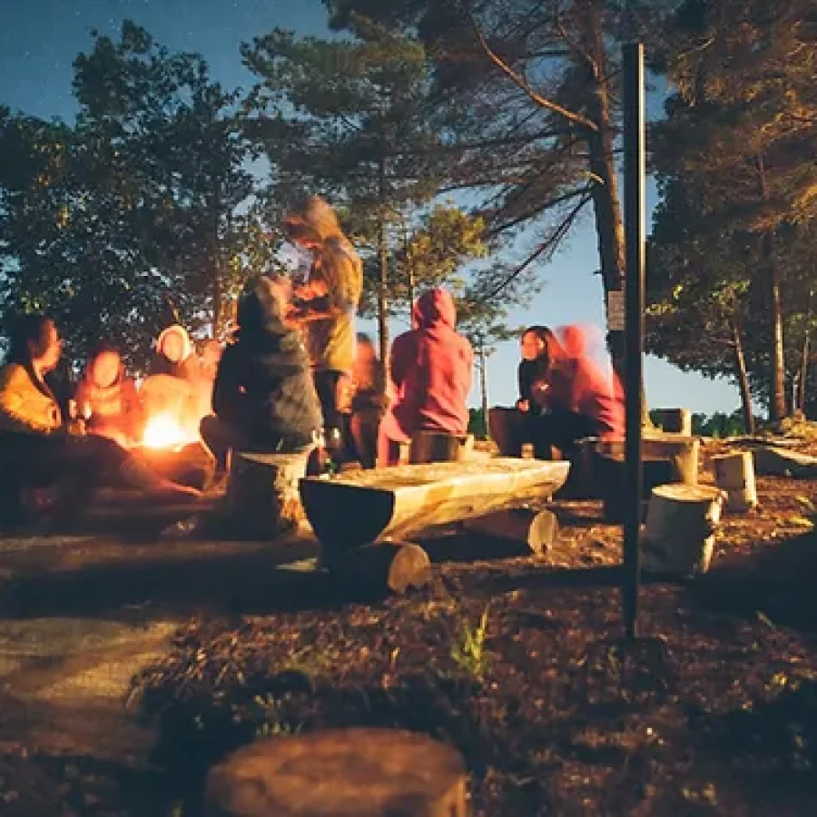 Gruppe Lagerfeuer